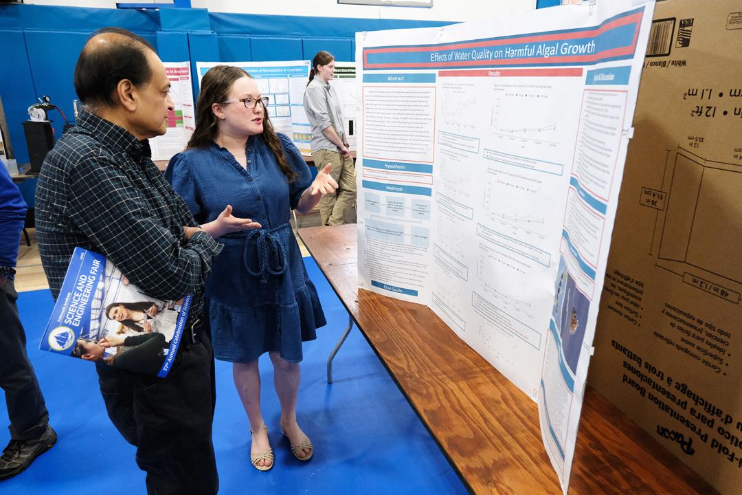 🥇 MBL scientists mentored award-winning students at @falmouthacademy's annual science fair in February! More coverage by <a href="/capenewsdotnet/">The Enterprise News</a>: bit.ly/4iLdKKL

📷: FA sophomore Elise Soule speaks to MBL Director Nipam Patel about her project. Courtesy The Falmouth Enterprise