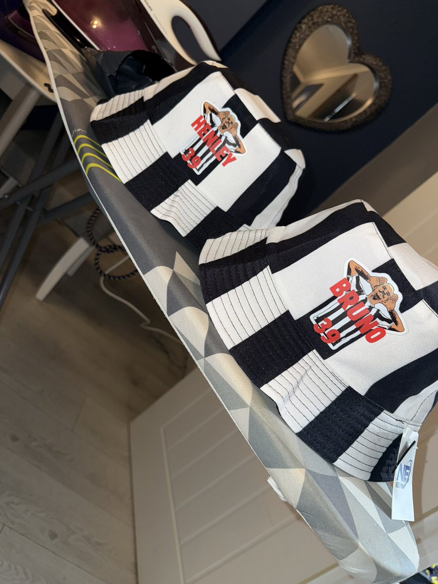 Weeks ago my son Henley gave Bruno a hat so they could match, today Bruno took that hat to Wembley and wore it holding our first cup in 70 years
What a man he is and what a club we have got, Howay the lads 🖤🤍
<a href="/brunoog97/">Bruno Guimarães</a>  <a href="/NUFC/">Newcastle United</a>  #NUFC  #CarabaoCup