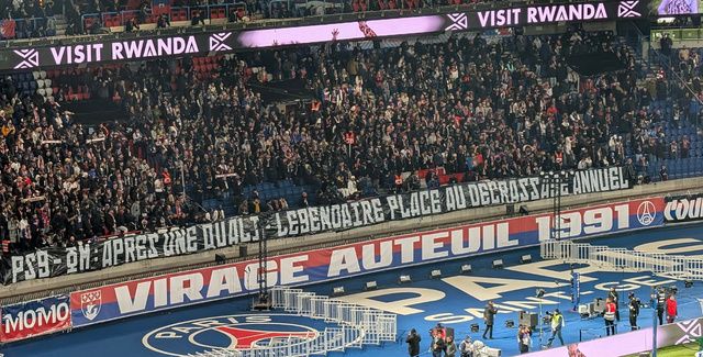 🔴 Le message des supporters au Parc des Princes : "Après une qualif légendaire, place au décrassage annuel" 👇

#PSGOM #Classique #TeamPSG #Ligue1McDonalds  #Ligue1