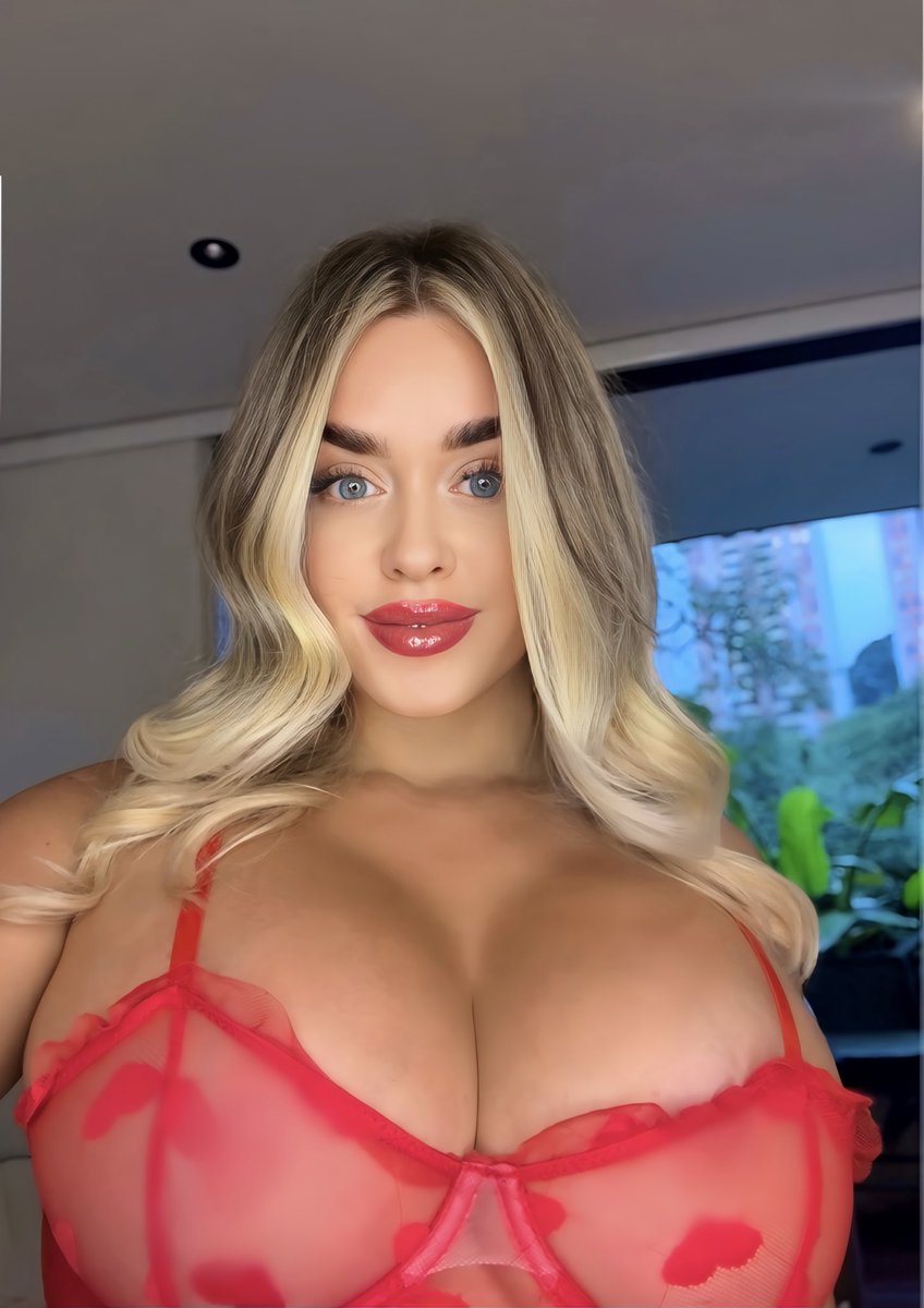 Retweet for a free nude in your dm 🔥👅