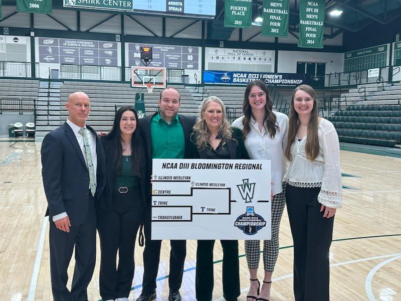 MiaSmith1414's tweet photo. Words can not explain what this group means to me.  Each one brings their best day in and day out.  Counting my blessings one by one.  Thank you Coach B, Coach Kate, Coach Chad, Coach Sammi and Trainer Erin!  🩷⛹🏻‍♀️🏀 https://t.co/PwVZPwW5DQ