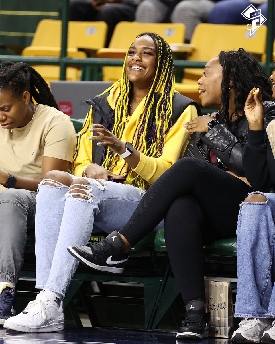 CapitalCityGoGo's tweet image. Heyyy @AaliyahEdwards_ 👋

Love having #DCFamily here to support @WashMystics 🫶