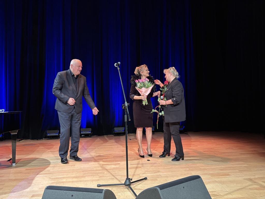 DokUrsynow's tweet photo. Dzisiaj na Kajakowej 👍 #koncert #recital #muzyka #DOK #Ursynów https://t.co/X68hrtzWEY