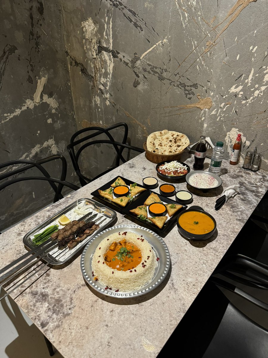 قد جربتو مطعم يقدم الاكل البحريني بالرياض!!
عندنا مطعم اشتهر يقدم الاكل البحريني🔥🤔

صويخ تكة🤩📍
اشهر مطعم يقدم الاكل البحريني بالرياض 
عنذهنم منيو رمضان ومنزل اطباق جديدة 
مدور سمان شي لذيذذذ مع الكريمه حلا واو
الازدهار 📍 maps.app.goo.gl/CvNhAADHum5xRX…