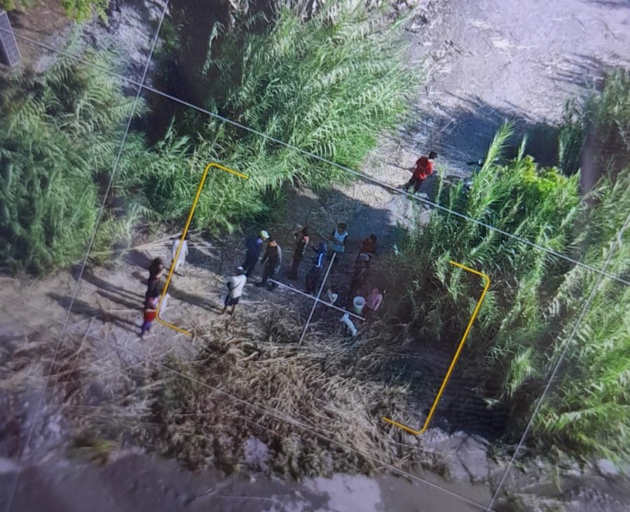 CCFFAA_PERU's tweet photo. #Barranca| En acción militar vía aérea, nuestro Comando Operacional Aéreo rescató a 14 personas atrapadas, entre ellos 2 menores de edad, debido al desborde del #río #Pativilca en alrededores del centro poblado Vinto Roncador. 1/2 @Agencia_Andina @RPPNoticias @canalN_ @fapperu https://t.co/glG83NOtYb