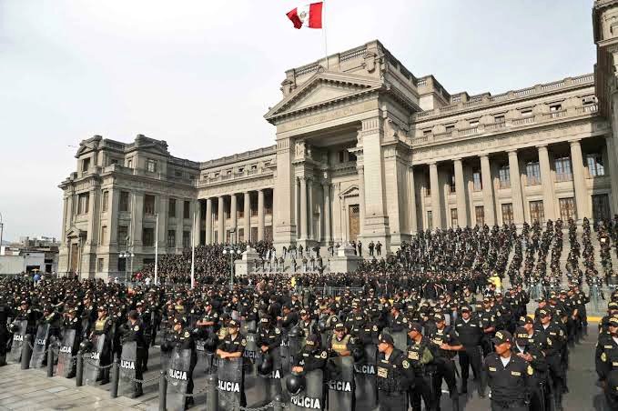 mirecarhuas's tweet photo. Que no te tomen de iditota. Que no te digan que no hay policías o que porque no nos retiramos de la CIDH no combaten a los extorsionadores y sicarios
Porque cuando protestamos: https://t.co/3ikIfQLoWP