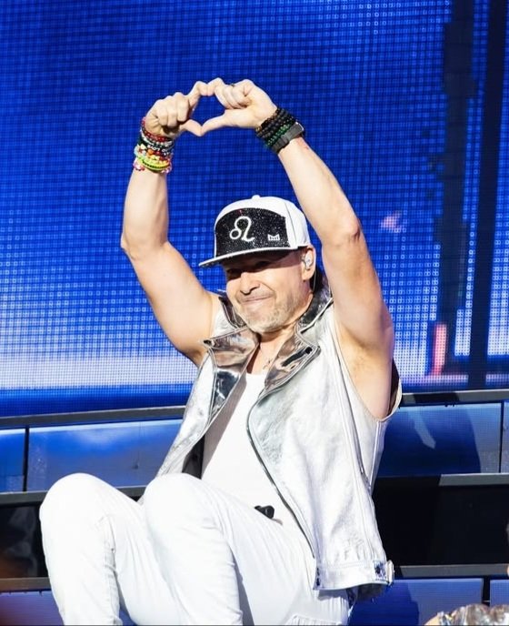 elibhlove's tweet image. #DonnieTwitterversary