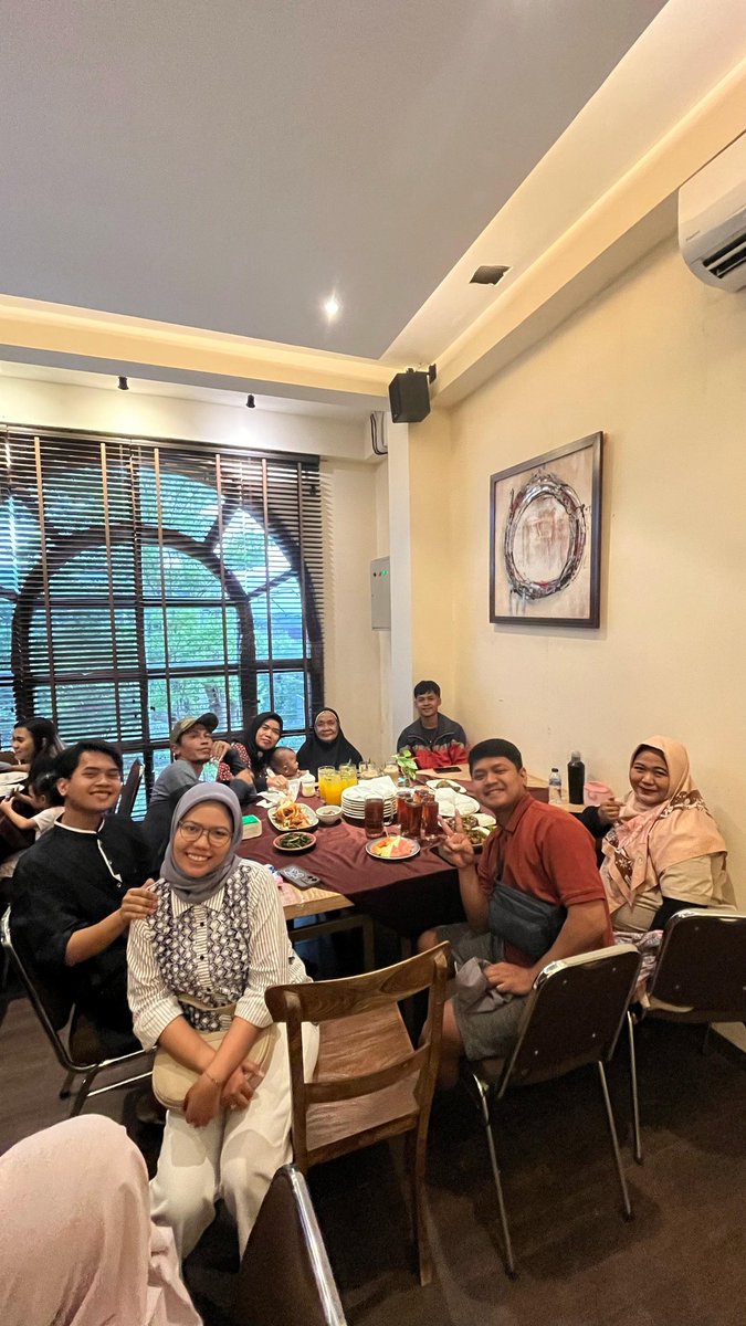 ellchena_'s tweet photo. Hasil diet nongkrong, buat menjaga senyum sekeluarga https://t.co/L9GdFrotRh