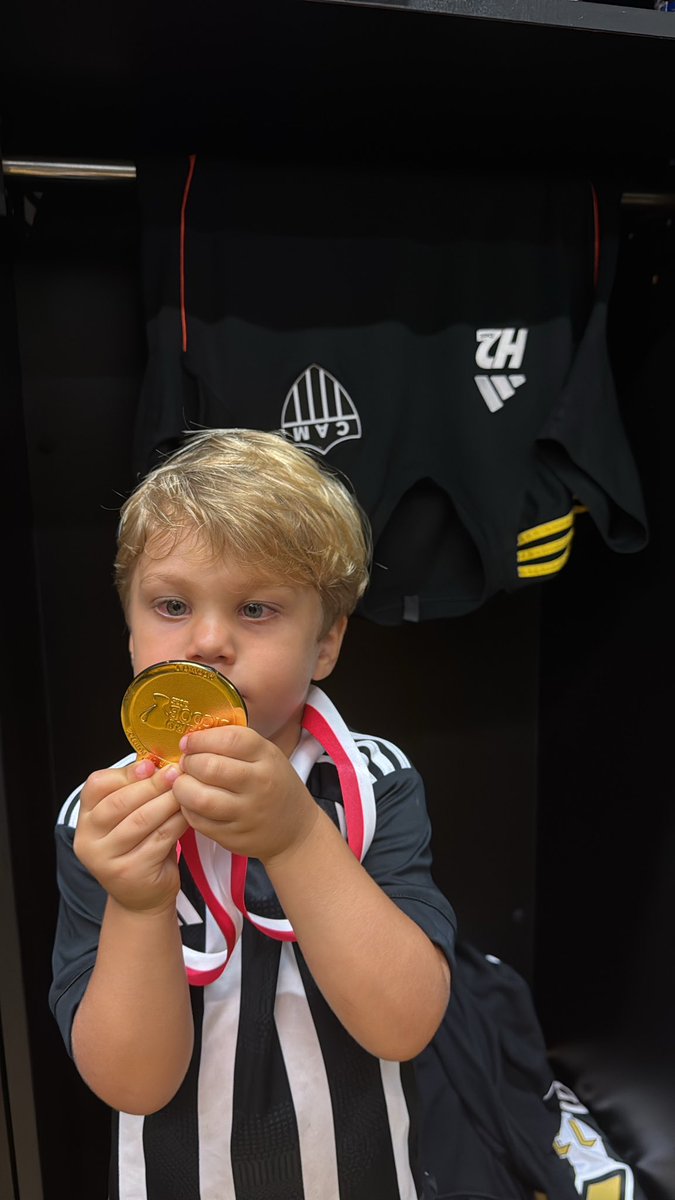 irabellooficial's tweet photo. Mais um título estadual nesses 6 anos de Galo. Mais um grupo que dá muito orgulho de fazer parte. 

Obrigado, Massa. O apoio de vocês é sempre fundamental 🐔🏆🏆🏆🏆🏆🏆 https://t.co/yHeNuNHCvH