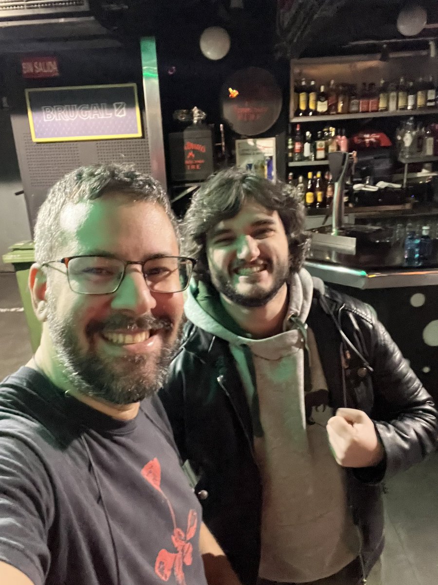 Ayer estuve en Madrid y me encontré a este señor por aquí.
<a href="/DokamYt/">DokamDave</a>