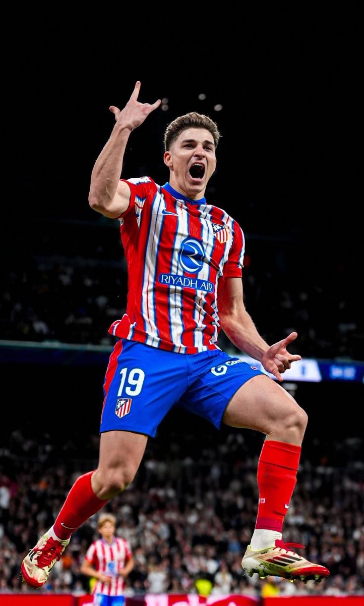 BlueCFM_'s tweet photo. Julián Álvarez es actualmente el mejor delantero del mundo. https://t.co/ujN3xCREyJ