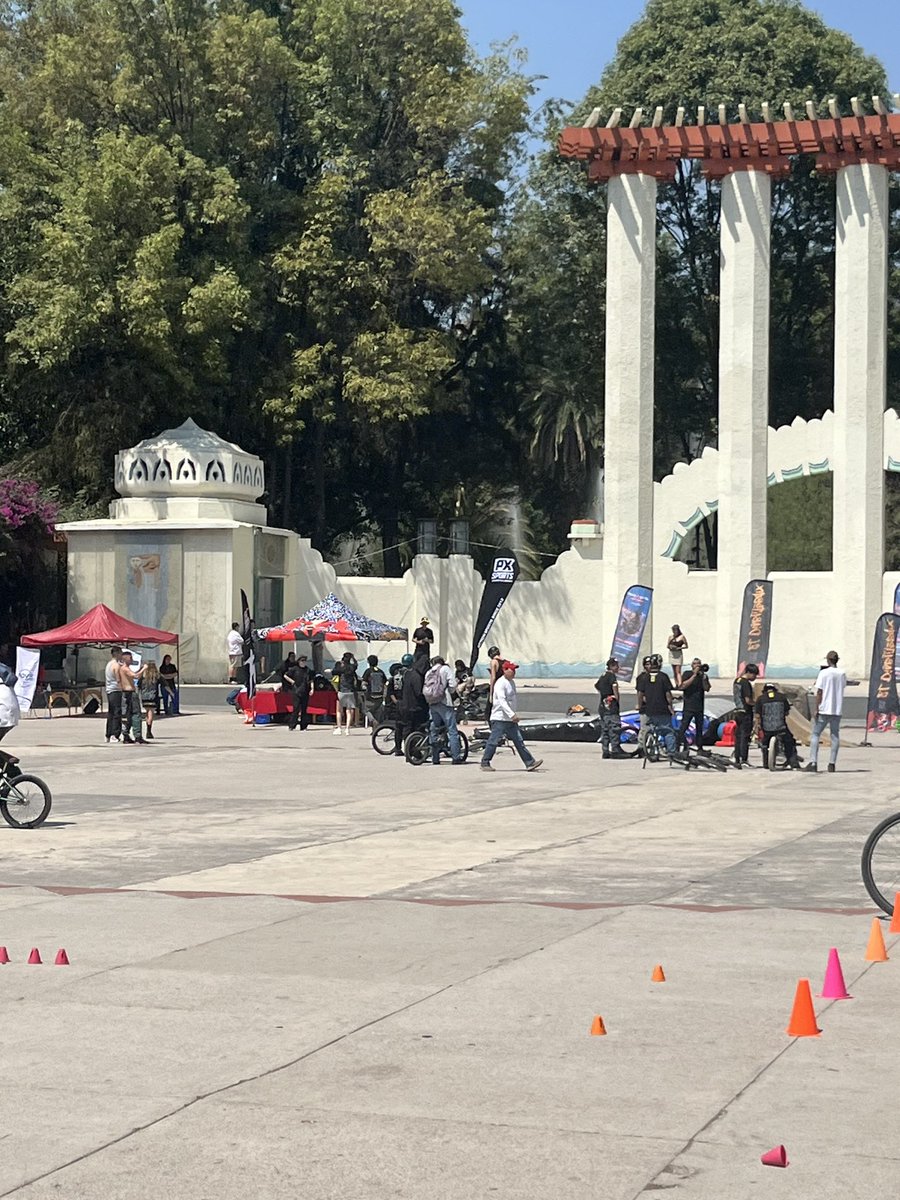 ReporterCondesa's tweet photo. @ColHipodromo1 Sin duda Mony
Además hoy activación #ForoLindbergh #parquemexico vecinos q pidieron ver permiso les respondieron q autorizó #VictorRamirez d .@AlcCuauhtemocMx vecino habló c/coordinador vía pública y afirmó q .@erikayazminrg y Obdulio (Dir. Gobierno) dieron autorización 100%falso https://t.co/qTRrlZFPiy