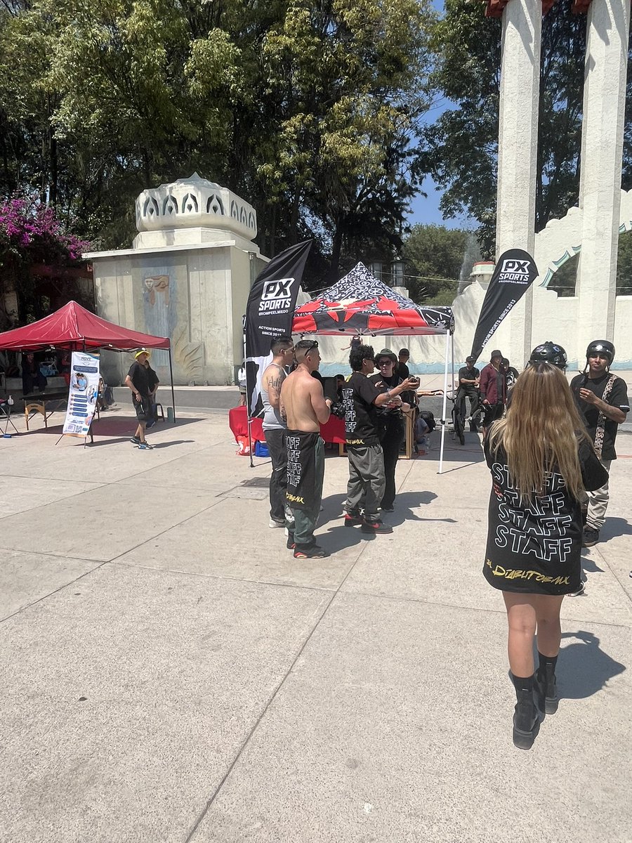 ReporterCondesa's tweet photo. @ColHipodromo1 Sin duda Mony
Además hoy activación #ForoLindbergh #parquemexico vecinos q pidieron ver permiso les respondieron q autorizó #VictorRamirez d .@AlcCuauhtemocMx vecino habló c/coordinador vía pública y afirmó q .@erikayazminrg y Obdulio (Dir. Gobierno) dieron autorización 100%falso https://t.co/qTRrlZFPiy