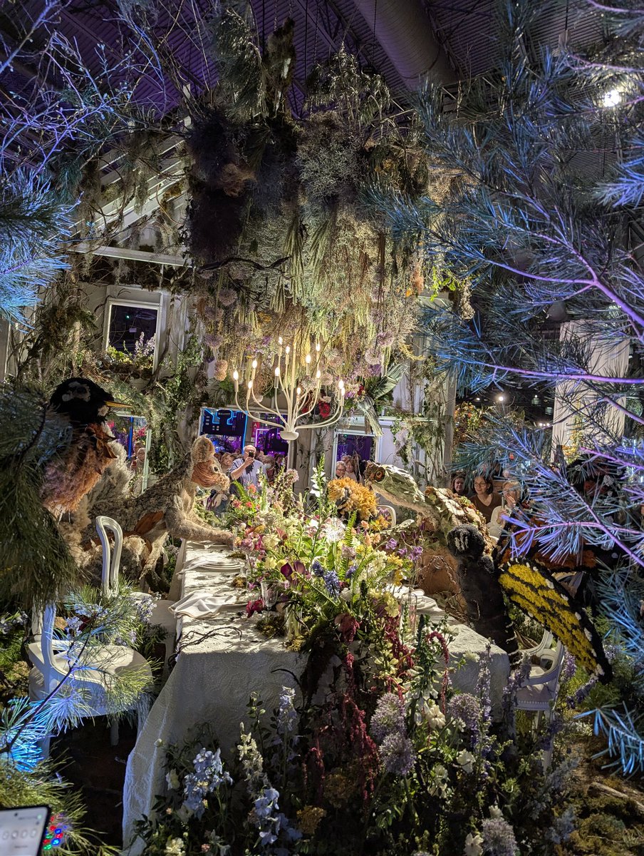 CharliePurrker's tweet photo. Well dad &amp; mom went to the big Flower Show in Philly 10 days ago ...they had an exhibit of wildlife at a dinner table, a prize winner #palsporch 1/4 https://t.co/pzRoeP7TwA