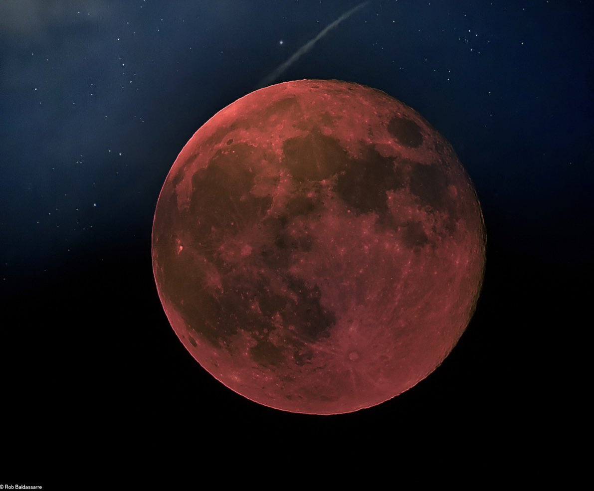 RobBaldassarre's tweet photo. Blood Moon Eclipse. Stage 1 Penumbral taken at 1:30am.  Stage 3 Totality at 3am.  
@NewEnglandPhoto @121clicks @HuntsPhotoVideo #photography #bloodmoon #lunareclipse2025 #Eclipse @CameraTrickTips https://t.co/MLs0Er4b9N