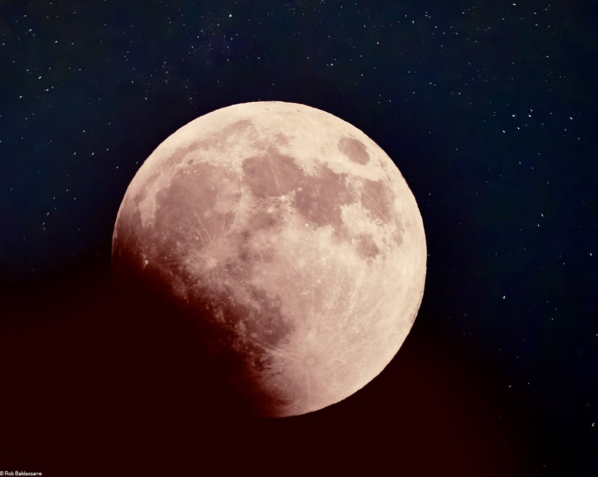 RobBaldassarre's tweet photo. Blood Moon Eclipse. Stage 1 Penumbral taken at 1:30am.  Stage 3 Totality at 3am.  
@NewEnglandPhoto @121clicks @HuntsPhotoVideo #photography #bloodmoon #lunareclipse2025 #Eclipse @CameraTrickTips https://t.co/MLs0Er4b9N