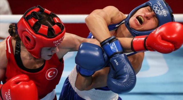 ahmethamdicamli's tweet photo. Ben,Allahın emaneti olan insan bedenine,hele de yüzüne acımasızca vurmanın bir spor olduğunu kabul etmiyorum..!
Birde boks denen kavganın,nezaketi ön planda olan kadına,hanıma hiç yakışmadığını düşünüyorum..!
#BuseNaz https://t.co/78NeR0IIPn