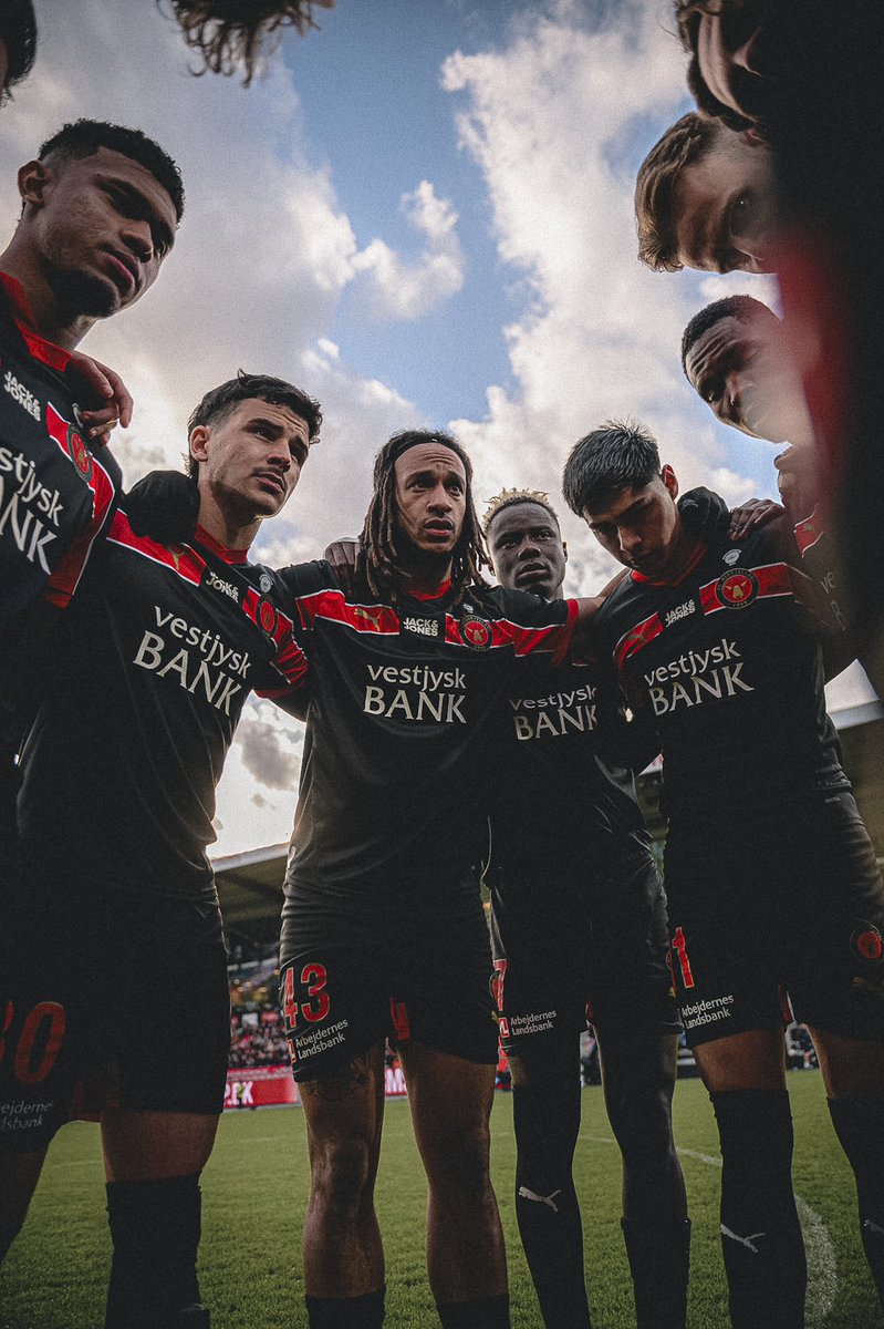 Dani_Silva_80's tweet photo. The 𝒇𝒊𝒓𝒔𝒕 𝒎𝒊𝒔𝒔𝒊𝒐𝒏 of the season has been accomplished. 🫡

Let's take advantage of the break to keep working to come back even better! 🔴⚫

Tak til alle! ❤️🖤

@fcmidtjylland 
@pumafootball https://t.co/WV71frEwUq