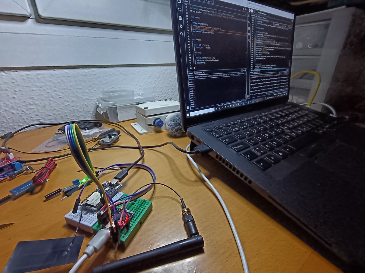 mcorts's tweet image. 👨💻 Para los que programamos microcontroladores, el #PairProgramming puede tener otro sentido.
⚡Doble Arduino IDE con un ESP32-C3 por un lado y un HTCC AB01 por otro para comunicárse por un UART serie.
#IoT #OpenSoftware #OpenHardware #Jaleometros #Sensores #InternetDeLasCosas