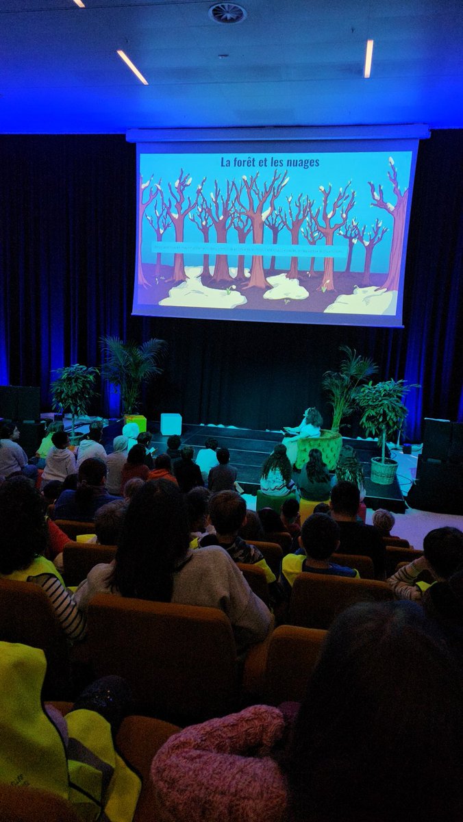 VOLT_center's tweet photo. And our center coordinator Ana Verissimo had a full auditorium of 6-10 year-olds in total silence as they leaned in to listen to a magical story about a forest!
#scienceiswonderful
@GrundforskFond @BIO_UCPH @science_ku https://t.co/7baCcRj8dJ