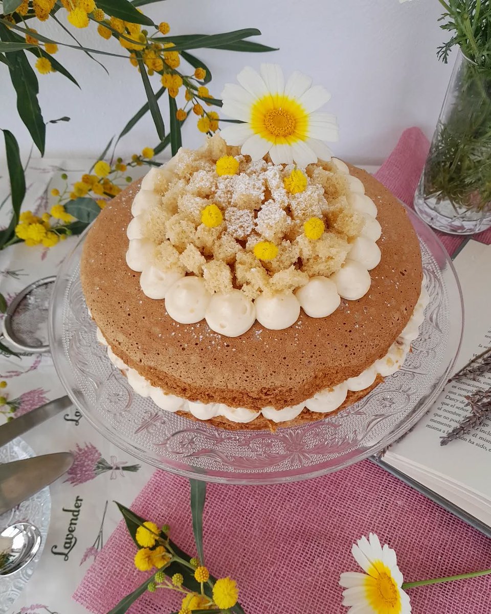 FresasConChoco's tweet photo. Tarta Mimosa 🌷
Compuesta de un suave bizcocho relleno de crema diplomática a la vainilla.
La elaboramos para celebrar el Día de la Mujer y sentimos la magia de la primavera con sus deliciosos bocados.
Receta ⬇️
https://t.co/j8tOlTKuor
#tartamimosa #cremadiplomatica #vanilla https://t.co/DDZ6PdC763