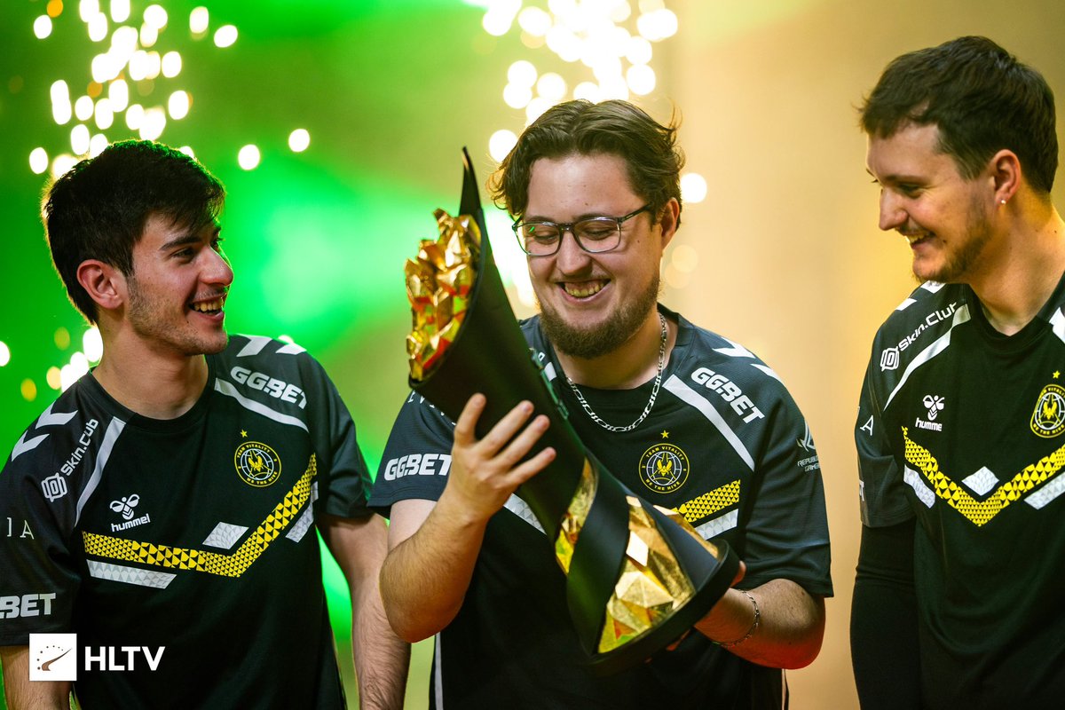 zywoo's tweet image. 🏆🐝