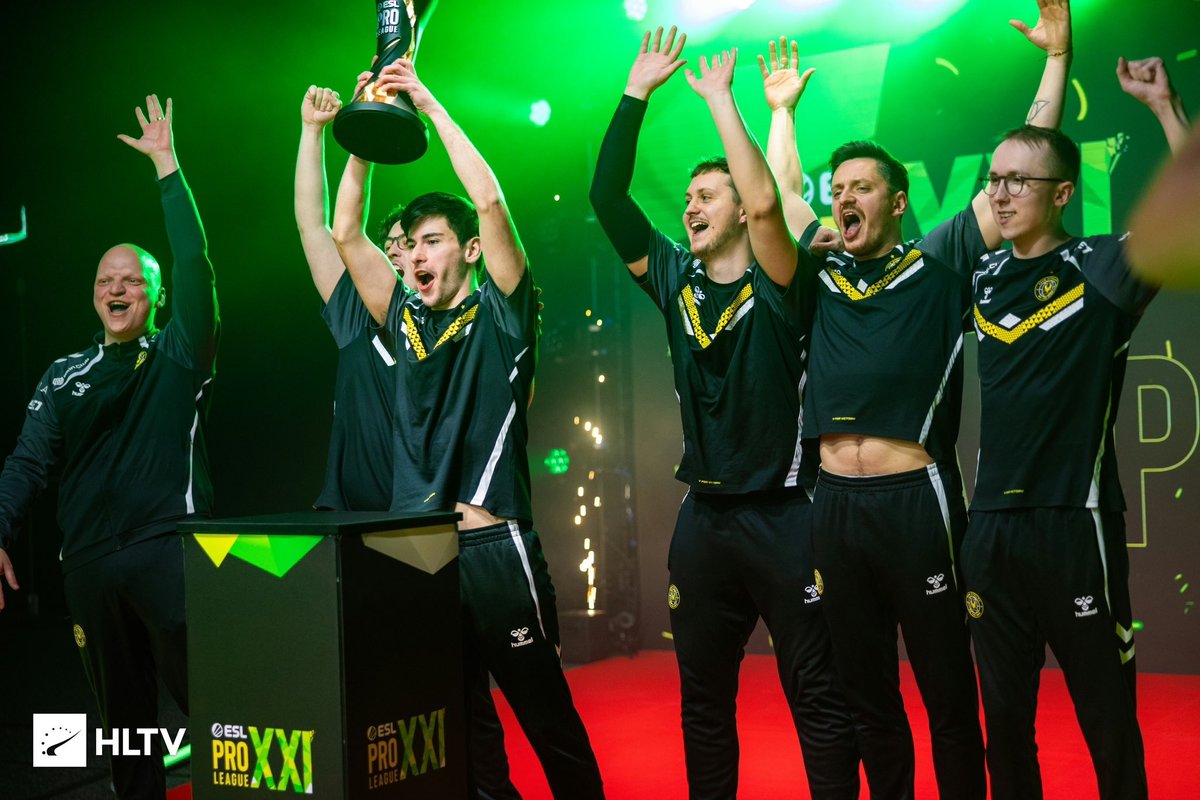 zywoo's tweet image. 🏆🐝