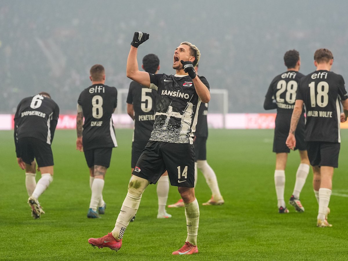 Laten we vooral niet vergeten dat het ontzettend knap is dat AZ voor het vierde (!) seizoen op rij in de Eredivisie niet verliest van Ajax.

'21-'22: ✅️ 1-2 en 🤝 2-2
'22-'23: ✅️ 2-1 en 🤝 0-0
'23-'24: ✅️ 1-2 en ✅️ 2-0
'24-'25: ✅️ 2-1 en 🤝 2-2

#ajaaz