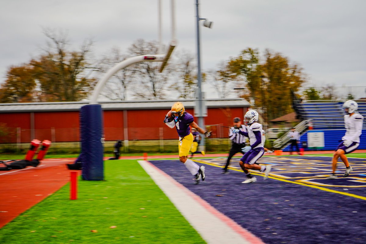 FBCoachTJ's tweet photo. "Be among the best. Pretend you're not. Work harder than everyone else."

#MenofCarroll⚡️ https://t.co/fBlsvf9nAa