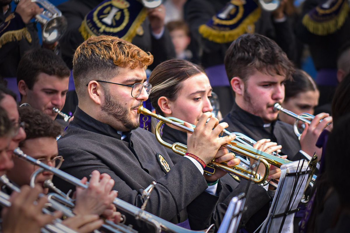 SagradaColumna's tweet photo. 📷Algunos momentos de la actuación de hoy en el XI Certamen de bandas “Esperanza de la Trinidad” 

Queremos agradecer tanto al público como a nuestra @Hdad_Trinidad por tanto cariño recibido. 

Descontando sábados del calendario.. 

🥁🎺💜

#suenacolumnayazotes https://t.co/cIF1i92M9k