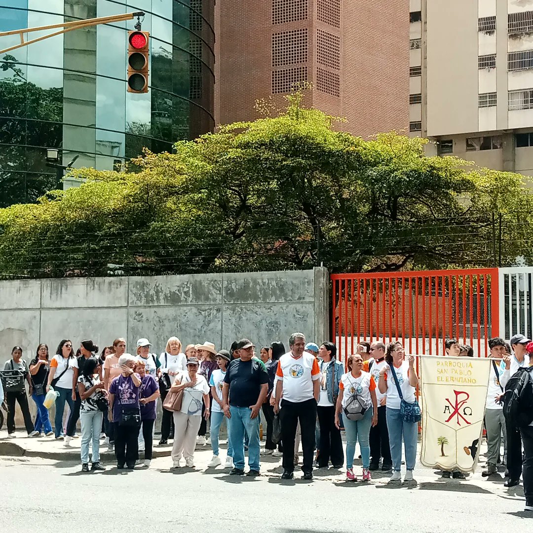 ElParaisoNow's tweet image. #Actualización|| El Pueblo con fé de la Parroquia El Paraíso, salió masivamente a la calle a celebrar la llegada del Nazareno de San Pablo a la comunidad Ningún facineroso pudo robarle su tranquilidad
Reconocimiento autoridades que restituyeron la Paz
#⃣Caracas #CICPC #PNB #16Mar