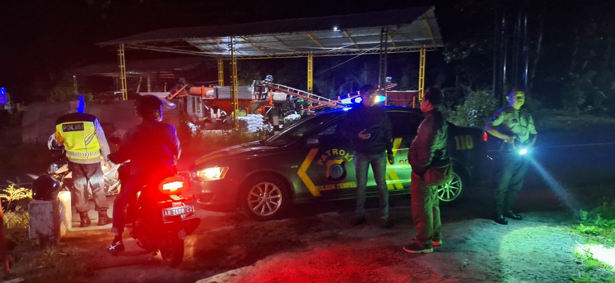 PolrestaSleman's tweet photo. @PoldaJogja @merapi_uncover Peristiwa tersebut sudah ditangani Polsek Tempel. Petugas telah melakukan penyelidikan dengan mendatangi TKP untuk mengumpulkan keterangan saksi dan rekaman CCTV serta mendatangi rumah korban🙏 https://t.co/Yo6XfeYAHJ