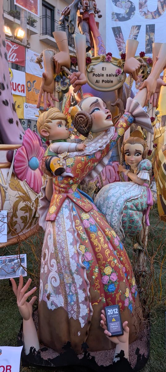 Sabelabravo's tweet photo. Fantástico ingenio el de los #falleros.
Siempre tan certeros.
#Fallas2025 https://t.co/DJq0TqOMmr