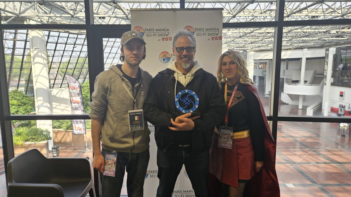 Marco Maldini (@sgmaldini) on Twitter photo Rencontre et remise du trophée 🏆 ( Francophone Award ) <a href="/StargateFusion/">Stargate-Fusion</a> a <a href="/actualApophis/">Peter Williams</a> !
<a href="/ParisManga/">🌟Paris Manga & Sci-Fi Show by TGS🌟</a> .
#stargate #sg1 #apophis
Interview bientôt disponible <a href="/RealPDeLuise/">Peter DeLuise</a> <a href="/BaronDestructo/">Joseph Mallozzi 🏴☠️</a> <a href="/iamchrisjudge/">Christopher Judge</a> <a href="/tmamendola/">tony amendola</a> <a href="/TifanyMaldini/">Inspiration Créa'Tif</a> Rencontre et remise du trophée 🏆 ( Francophone Award ) <a href="/StargateFusion/">Stargate-Fusion</a> a <a href="/actualApophis/">Peter Williams</a> !
<a href="/ParisManga/">🌟Paris Manga & Sci-Fi Show by TGS🌟</a> .
#stargate #sg1 #apophis
Interview bientôt disponible <a href="/RealPDeLuise/">Peter DeLuise</a> <a href="/BaronDestructo/">Joseph Mallozzi 🏴☠️</a> <a href="/iamchrisjudge/">Christopher Judge</a> <a href="/tmamendola/">tony amendola</a> <a href="/TifanyMaldini/">Inspiration Créa'Tif</a>