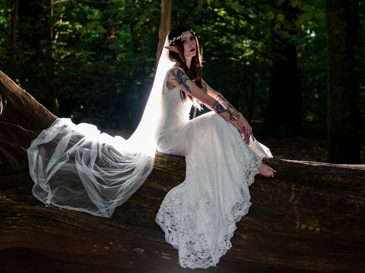 death_pixiex's tweet photo. Nothing better than going out into the woods and making magic with friends ❤️ 
Becoming an Elvish Princess for this shoot was the highlight of last year🧝🏻‍♀️ https://t.co/XQfKzmj7yT
