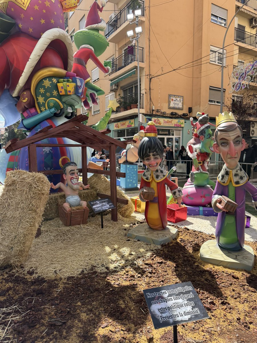 1 Premio 🥇 ingenio y gracia
6 Premio Falla
Sección 1B

Atraca’m si vols. La terrorífica historia de el día de…..
@luisespinosaolmos 

#fallagayano 
#somgayano 
@_fallas1b