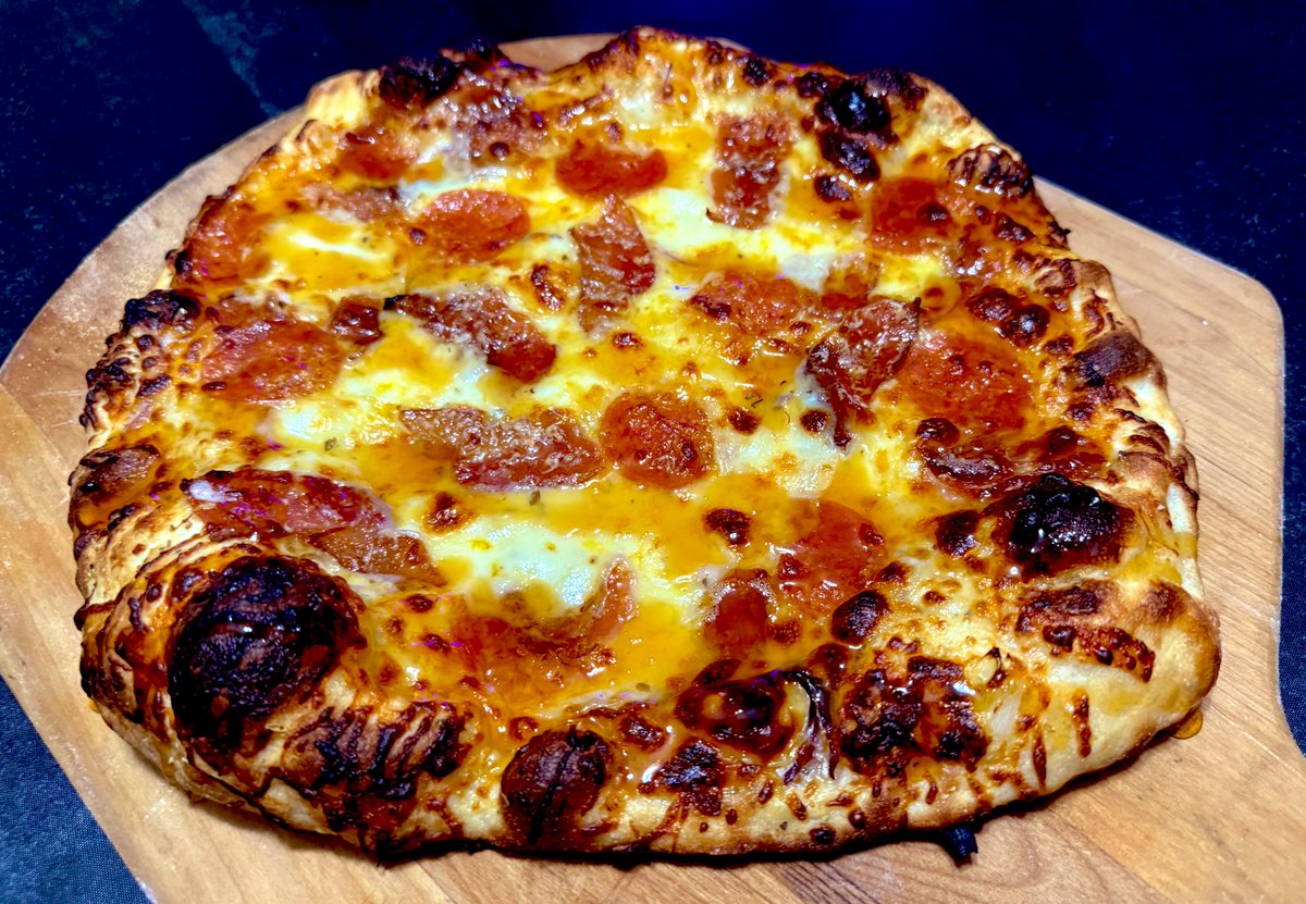 A little pepperoni and bacon pizza last night!  Great undercarriage!