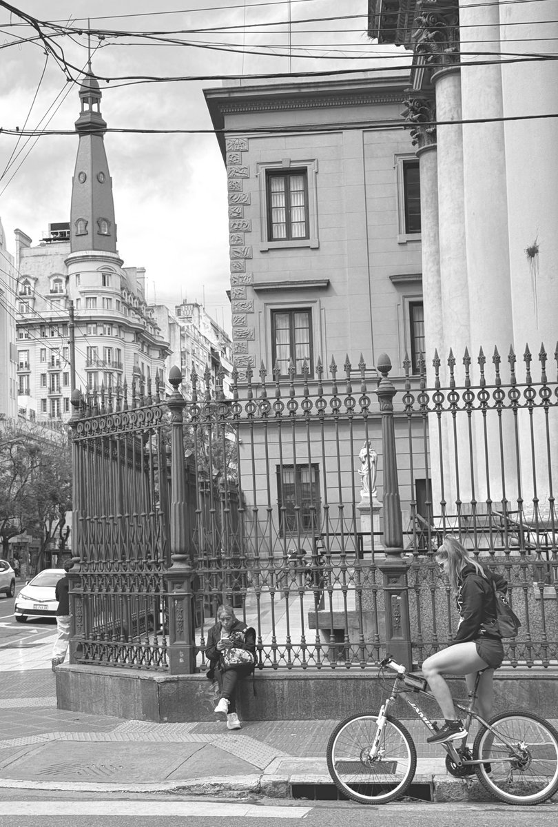 concarlosi's tweet image. Escena de Buenos Aires #originalart #16marzo #bookstagram #facades #citilife #streetgoals
#cityscape #streetgoals #pictureoftheday #doors #doorsandwindows #librosymaslibros 
#art #arq #interior #Artist  #color #photo mía