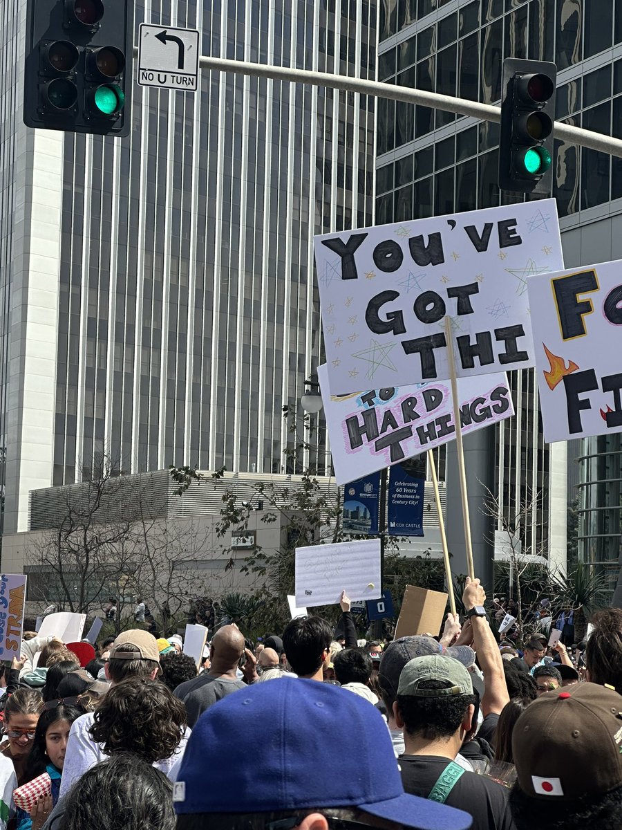 glioblastf's tweet image. They Did It! 🏁 Today, Team Glioblastoma Foundation crossed the finish line at the LA Marathon, running in honor of those impacted by glioblastoma. 💜
Every step fuels research, supports patients, and brings us closer to better treatments. To our runners: THANK YOU for making a…
