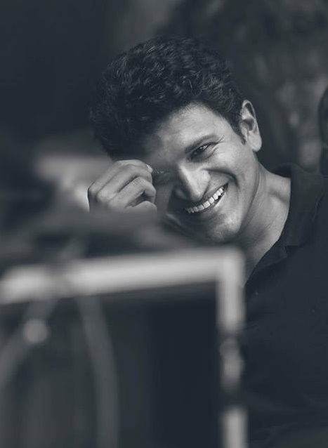 VDeshmukh47's tweet photo. Celebrating the golden legacy of the Power Star on his 50th birth anniversary 🌟❤️ Your light continues to shine in our hearts forever 🙏✨ Miss you Today , Tomorrow  and Forever

#Appu50 #PuneethRajkumar #LegendLivesOn
#LegendForever #ForeverMissed #ForeverInHearts https://t.co/BSe9oobffZ