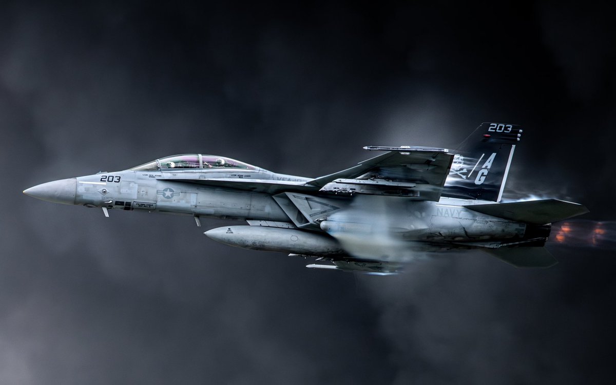 v1pergirl's tweet image. Re-edit of that one Jolly Rodgers shot + some more from Oceana. #f18