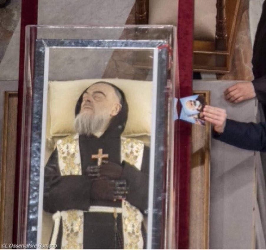 sanpadrepio's tweet photo. Pídanle con fe al Padre Pío https://t.co/yproBdlKvE