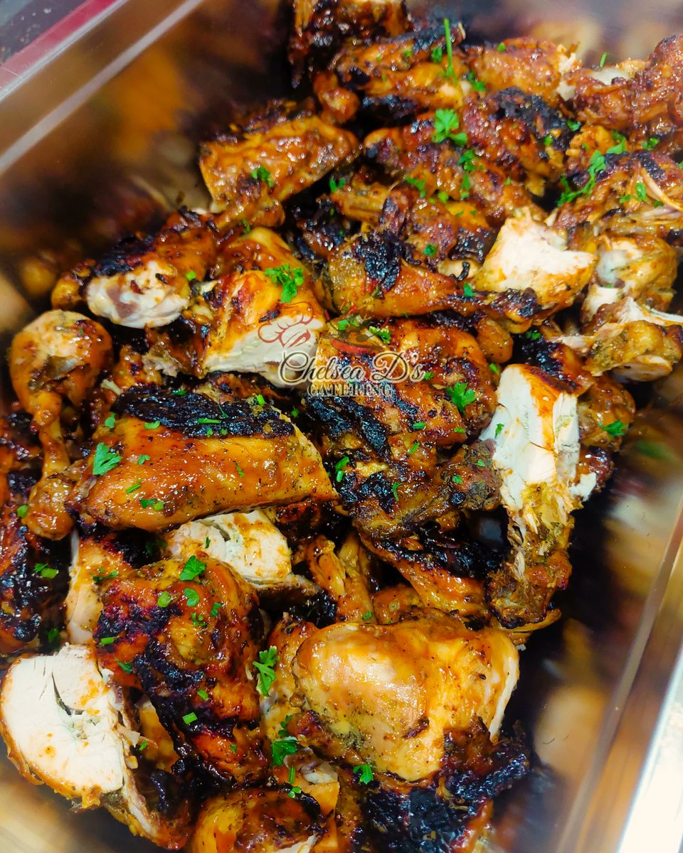 ChelsiDcassi's tweet image. Work todayyy! Oven roasted lamb, bbq chicken, mashed potatoes, vegetable rice, red beans and salad.