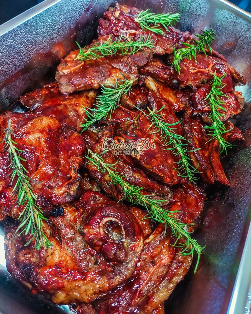 ChelsiDcassi's tweet image. Work todayyy! Oven roasted lamb, bbq chicken, mashed potatoes, vegetable rice, red beans and salad.