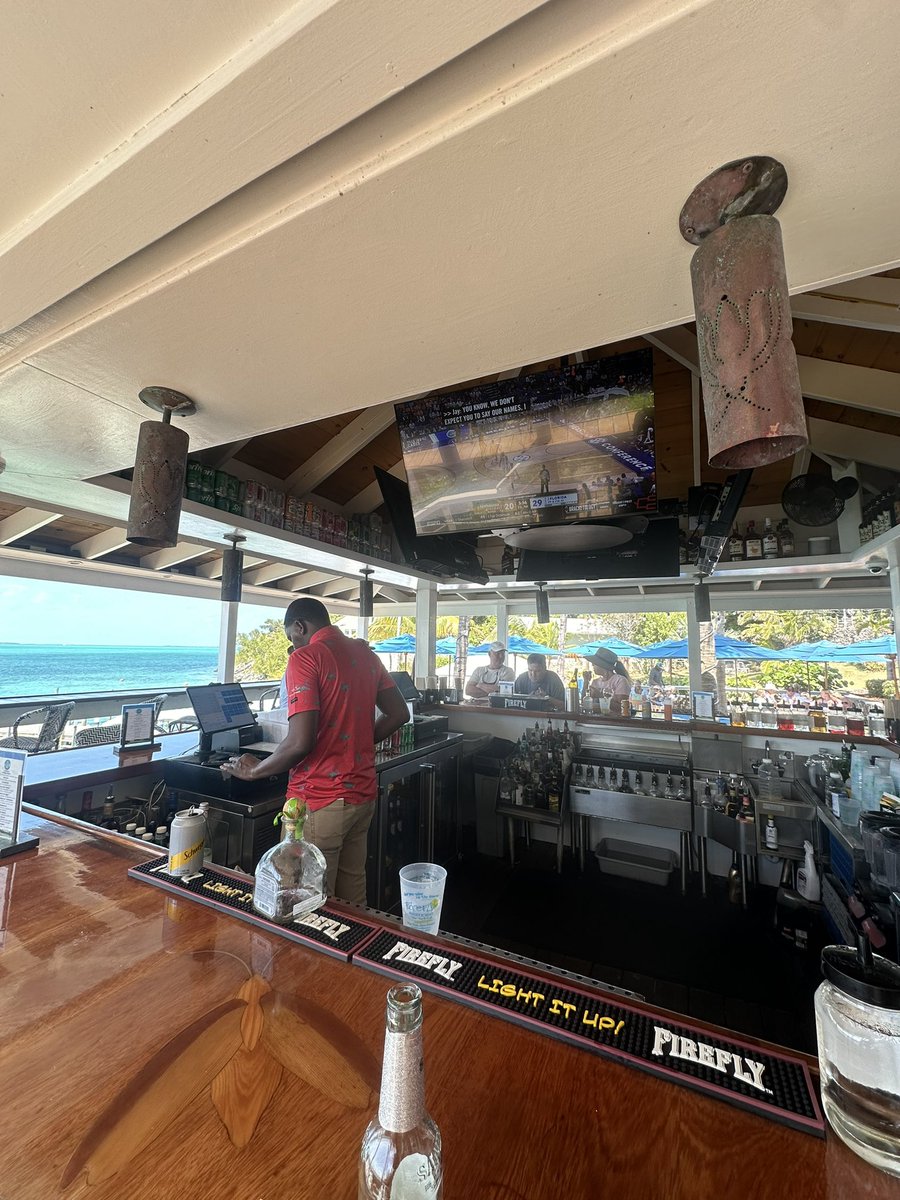 7485577bot's tweet photo. On my boy Jeff Epsteins island watchin SEC ball. Doesn’t get better than this #blackbartender #lank https://t.co/erCyeDbWI7