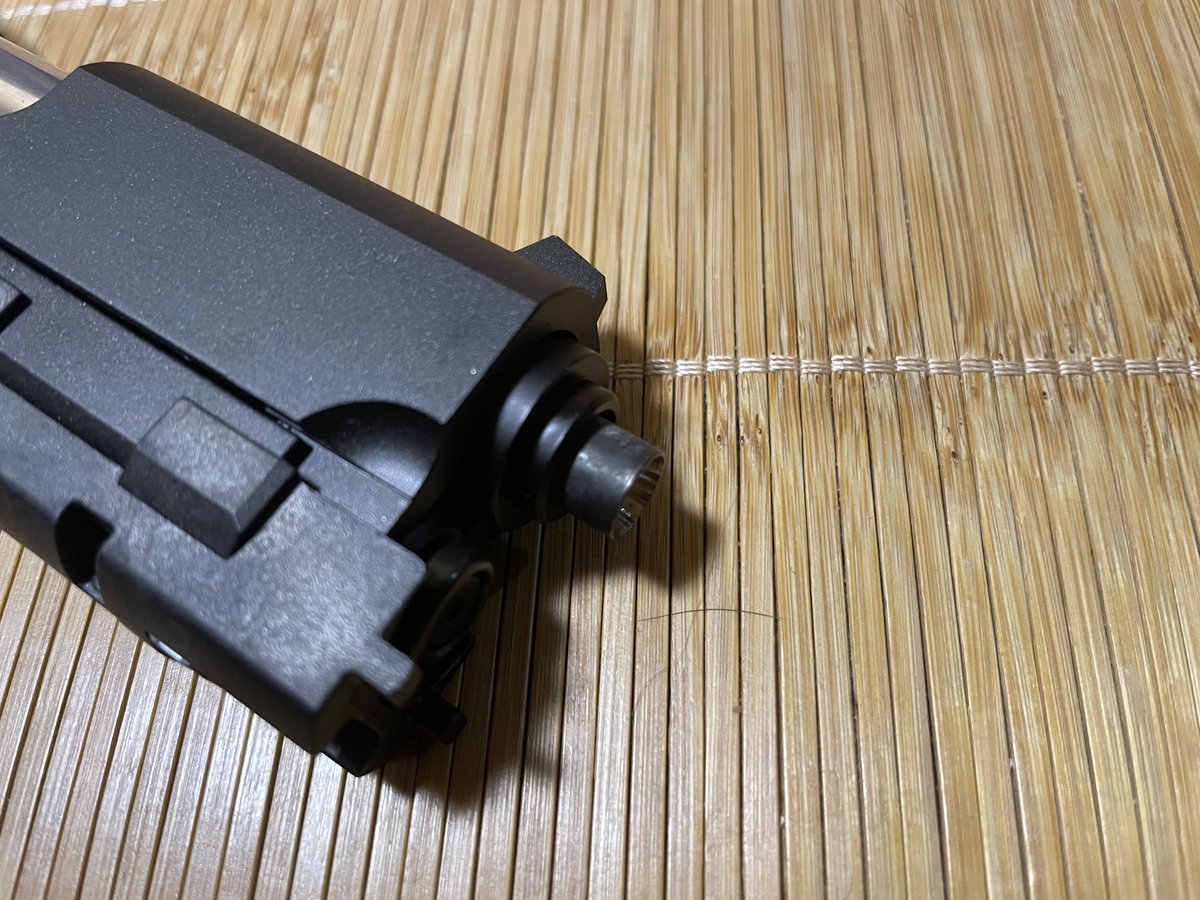 Fukunonkami's tweet photo. 千束の銃のカスタム？完了

アウターバレルをフリーダムアート製（一部塗装剥がした）(°▽°)
インナーバレルとホップパッキン交換、そしてウッドグリップ…

まぁ、、、撃ちに行く予定も何もないんだけど… https://t.co/9VxQY5DF6r