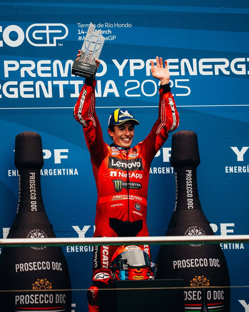 ducatiesp's tweet photo. 🔴 Nuevo pleno de Marc Márquez y de Ducati en el #ArgentinaGP 🇦🇷 tras una batalla épica. Otro fin de semana inolvidable. 🏆 ¡Vamos 93!
#ForzaDucati #DucatiLenovoTeam #MotoGP https://t.co/v85RQWhNLt
