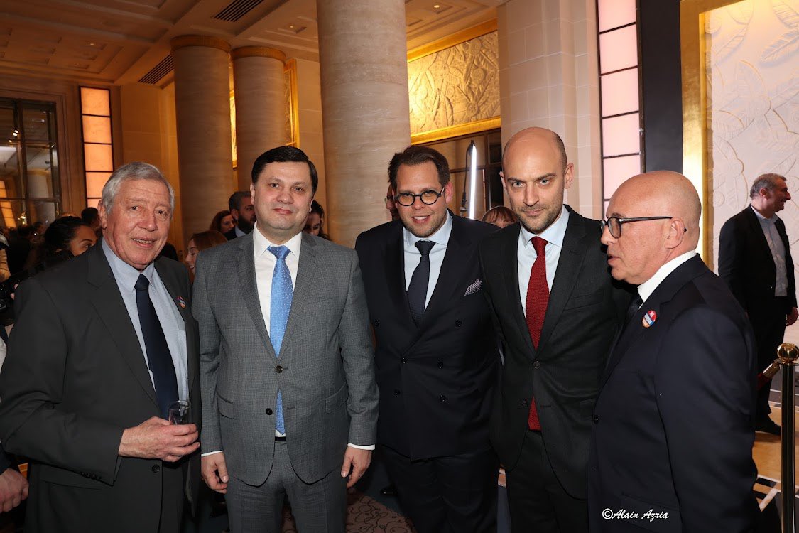 Josephmviere's tweet photo. Honoré d’avoir été invité par le #CCAF à lors dîner annuel et d’avoir pu échanger avec @BrunoRetailleau  , @jnbarrot  , @AstridPanosyan , @MIRALLESMP , @xavierbertrand , @laurentwauquiez …. https://t.co/k3H1tQfMvL