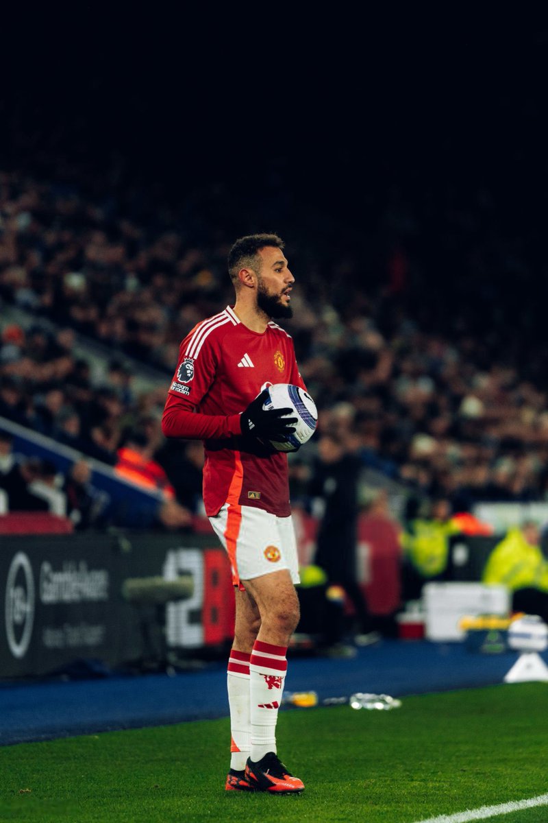 🚨🚨🎙️| Ruben Amorim: "Nous Mazraoui is dead. He's completely... he's fasting and he's playing all of the minutes. He is amazing."