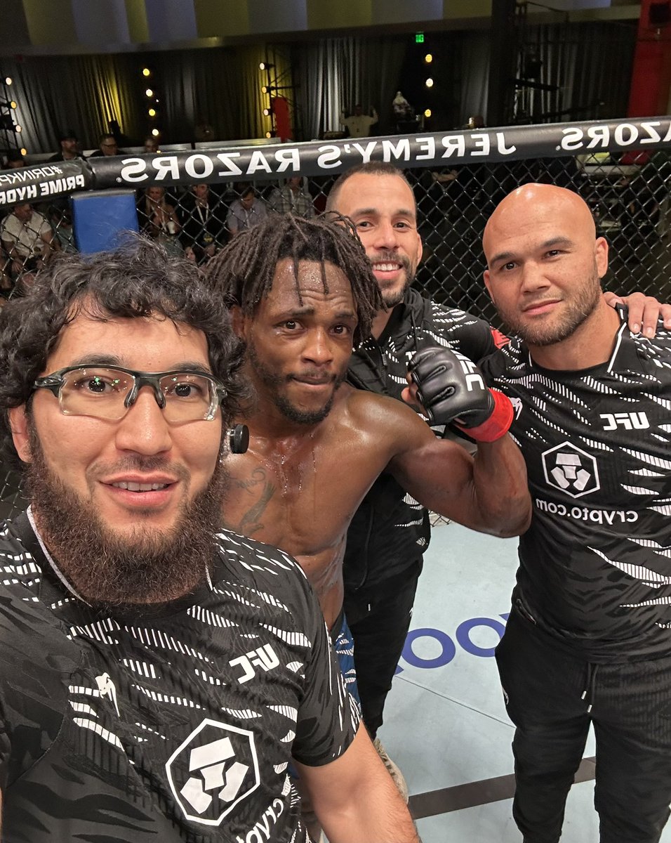Great performance by Da’Mon Blacksheare🔥
<a href="/Ruthless_RL/">robbie lawler</a>
<a href="/ssorianoMMA/">Sean Soriano</a> 
<a href="/ufc/">UFC</a>